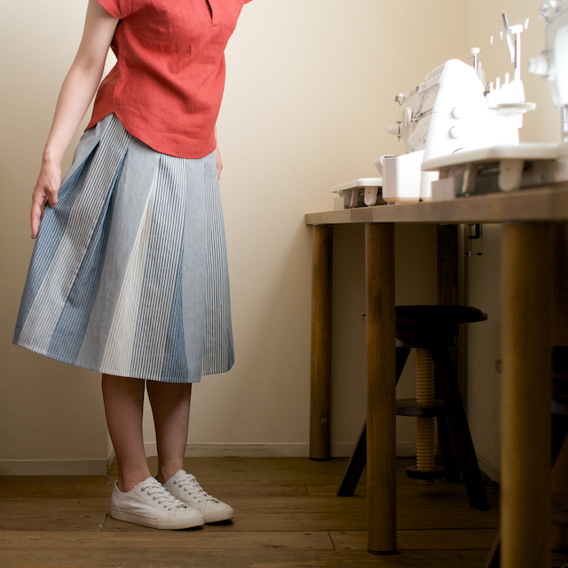 FAB #070 型紙がいらないスカート5(柄送りストライプのタックスカート) - fab-fabric sewing studio | 布地のオンライン通販とソーイングスクール