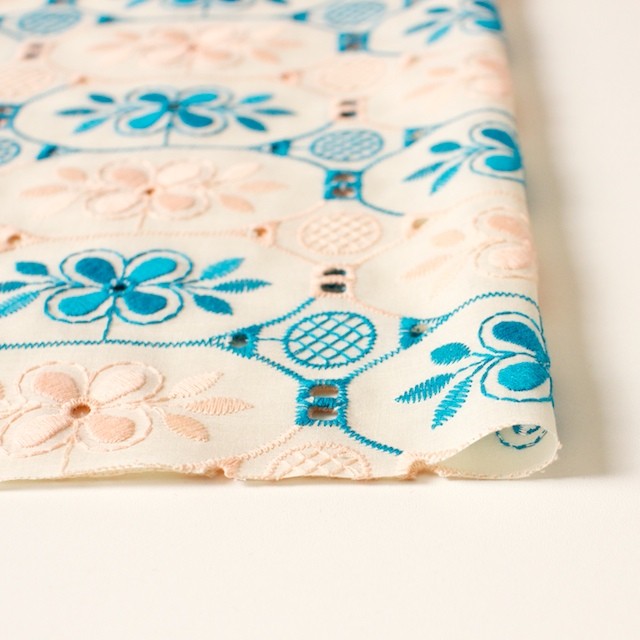 コットン×フラワー(キナリ)×ローン刺繍_全2色 - fab-fabric sewing studio | 布地のオンライン通販とソーイングスクール