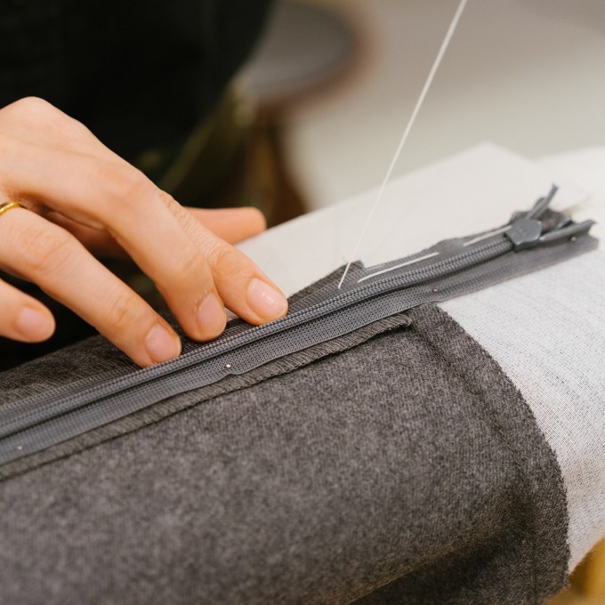 HOW TO #017 ヨーク切替フレアスカートのつくりかた(②コンシールファスナーをつける) - fab-fabric sewing