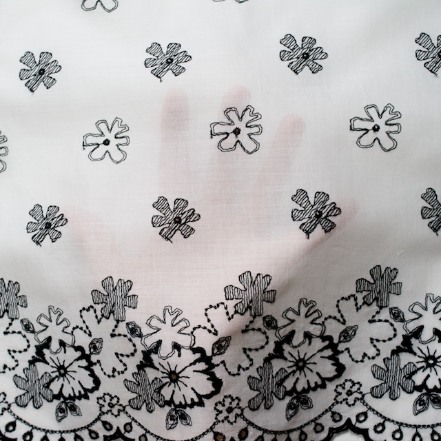 コットン×フラワー(オフホワイト＆ブラック)×ボイル刺繍