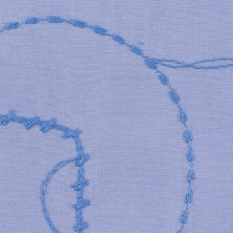 【アウトレット】コットン×幾何学模様(ラベンダーブルー)×ブロード刺繍のサムネイル