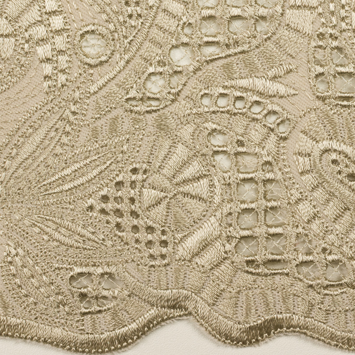 【アウトレット】ポリエステル＆レーヨン×ボタニカル(シャンパン)×サージ刺繍のサムネイル