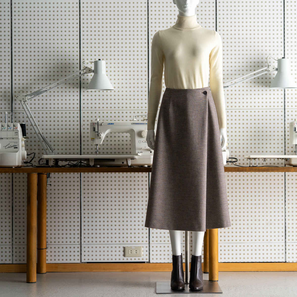 FAB #286 ラップライクスカート(「ミセスのスタイルブック2022年秋冬号」(文化出版局)より)のサムネイル