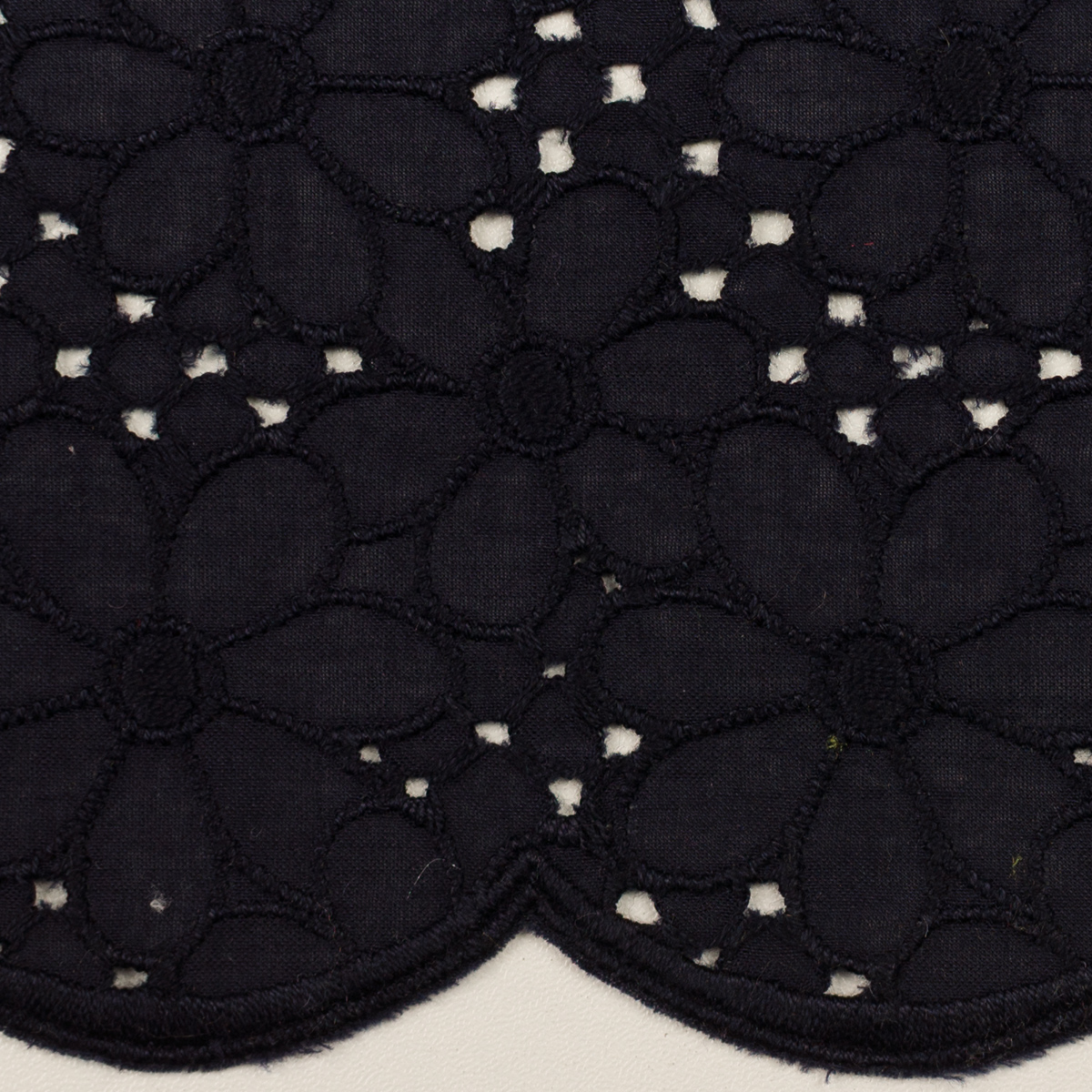 【アウトレット】コットン×フラワー(ネイビー)×ローン刺繍のサムネイル