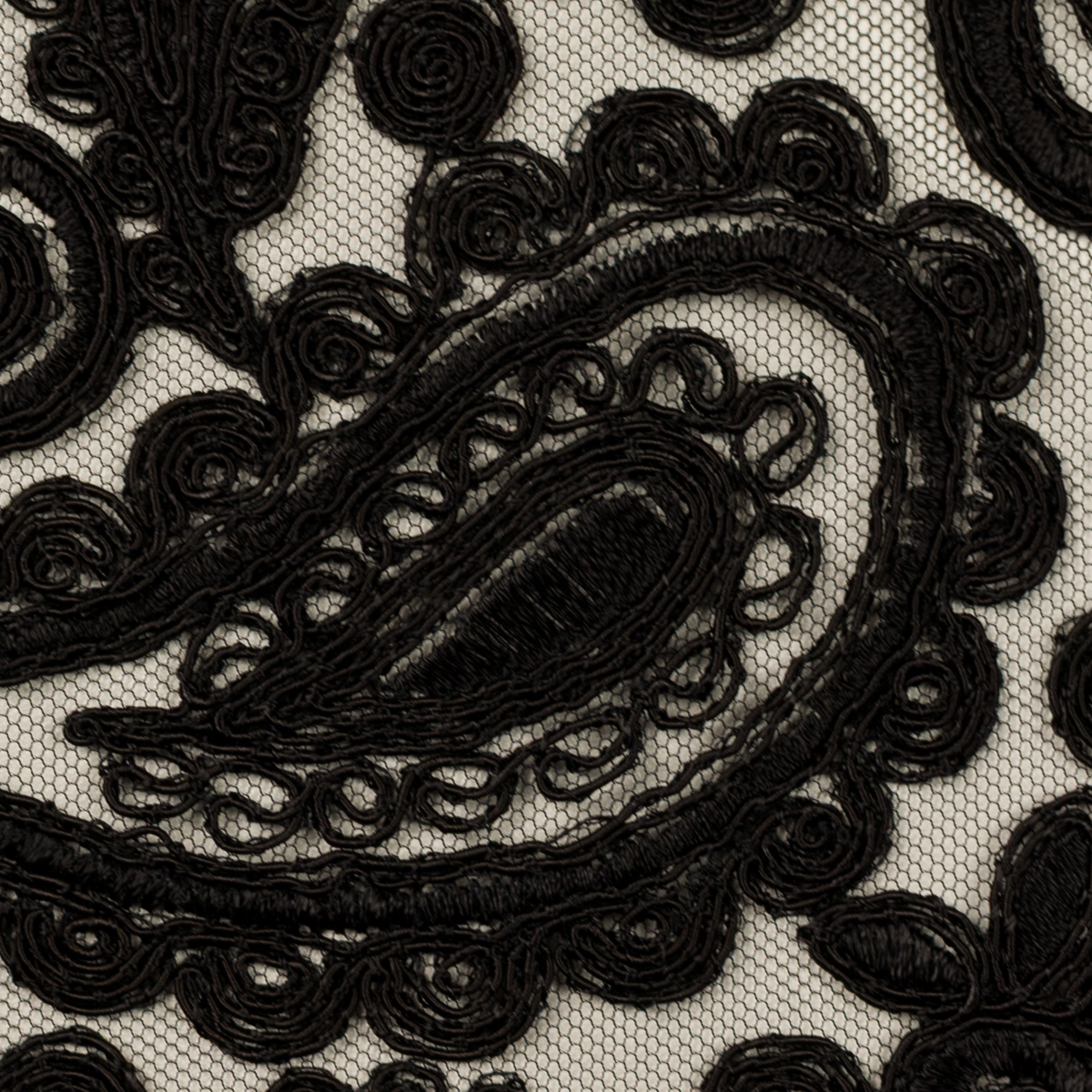 【アウトレット】レーヨン＆ポリエステル×ペイズリー(ブラック)×チュール刺繍のサムネイル