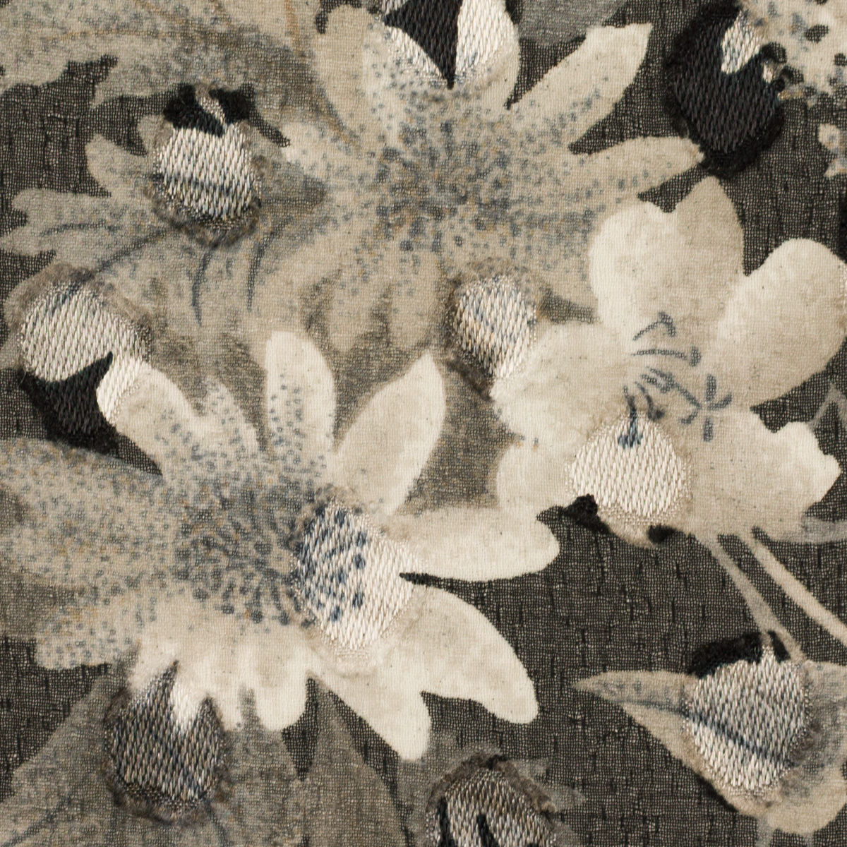 【アウトレット】ポリエステル×フラワー(チャコール＆グレー)×シフォンジョーゼット・カットドビーのサムネイル