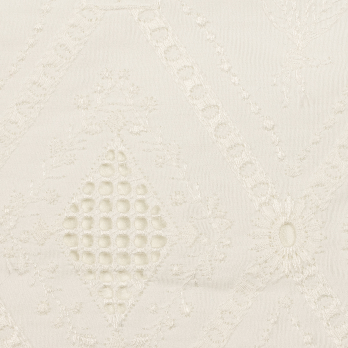 【アウトレット】コットン×フラワー(ホワイト＆ミルク)×ローン刺繍のサムネイル