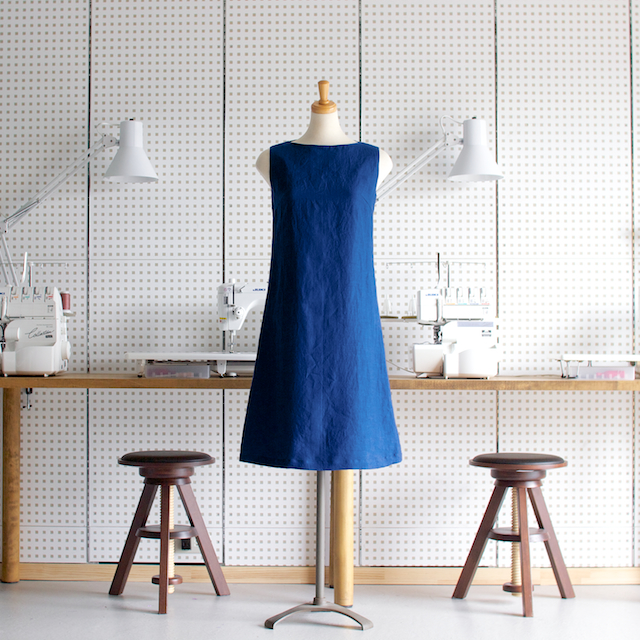 FAB #092 リネン薄キャンバスのノースリーブワンピース - fab-fabric sewing studio | 布地のオンライン通販と