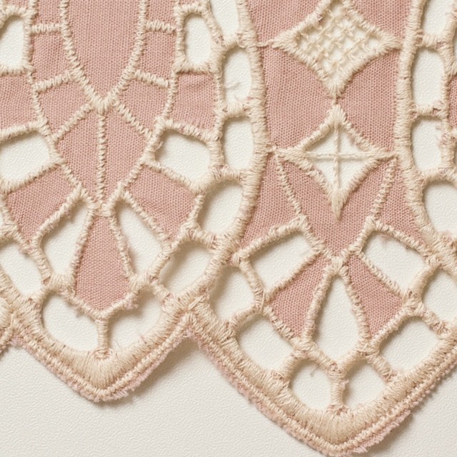 コットン×幾何学模様(アンティークローズ)×シーチング刺繍 イメージ1