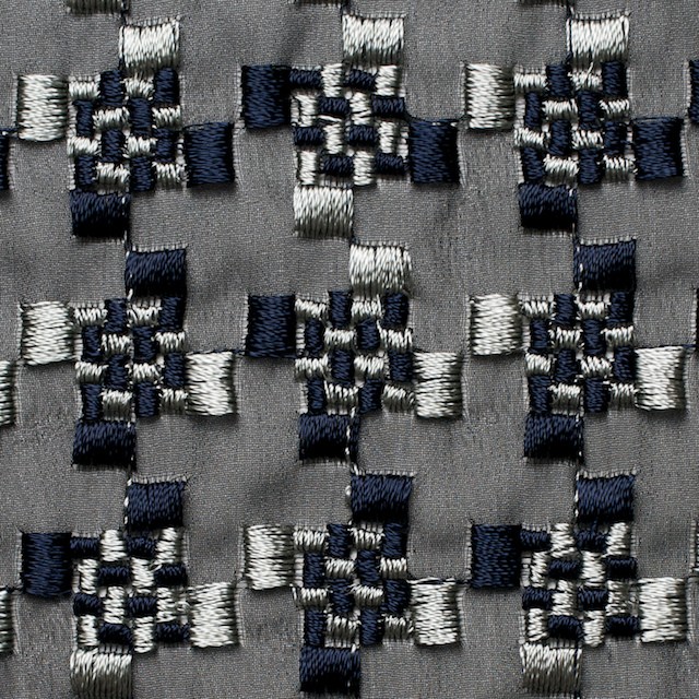 ポリエステル×幾何学模様(シルバー&ネイビー)×ジョーゼット刺繍_全2色 イメージ1