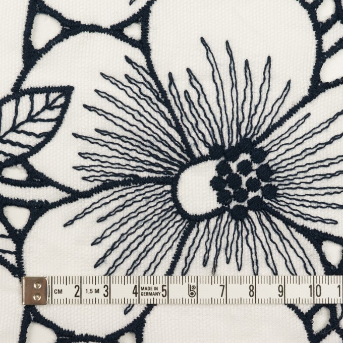 コットン×フラワー(ホワイト&ネイビー)×ピケ刺繍 イメージ4